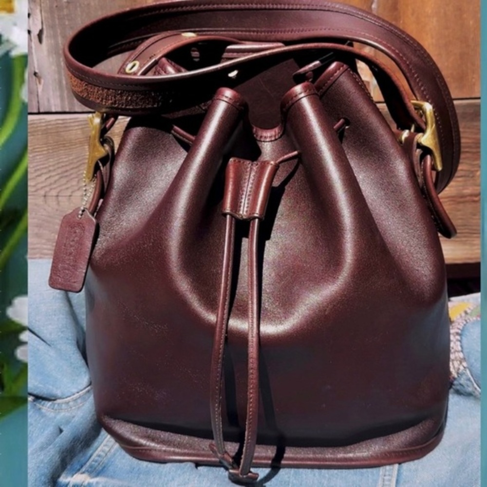 VINTAGE COACH LULU’S / LULA’S LEGACY MAHOGANY DRAWSTRING BUCKET BAG 
Style 9952